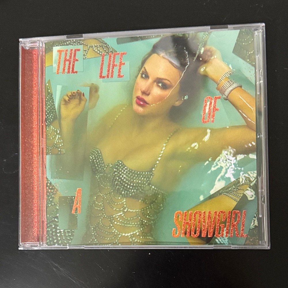 🖤SALE🖤 Taylor Swift The Life of a Showgirl CD